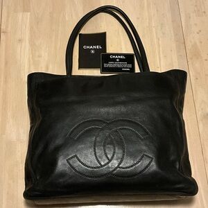 CHANEL Black Leather Tote/Shoulder Bag